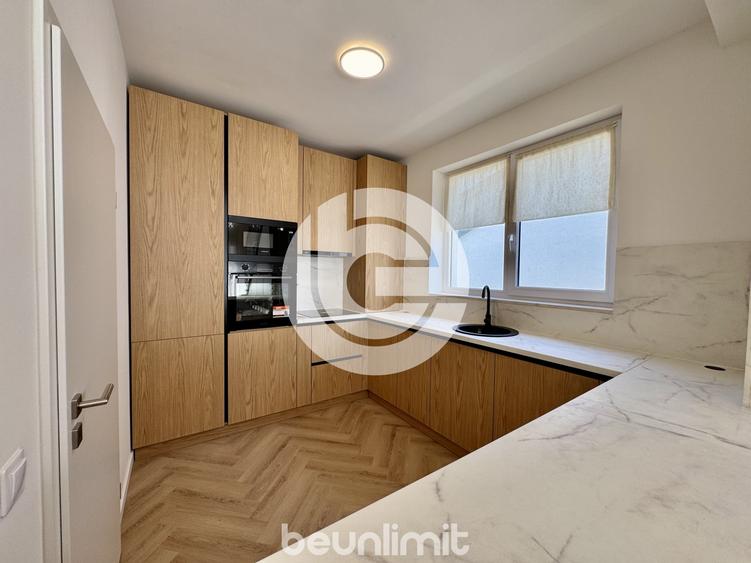 Penthouse cu 4 camere decomandat, mobilat în Cristian