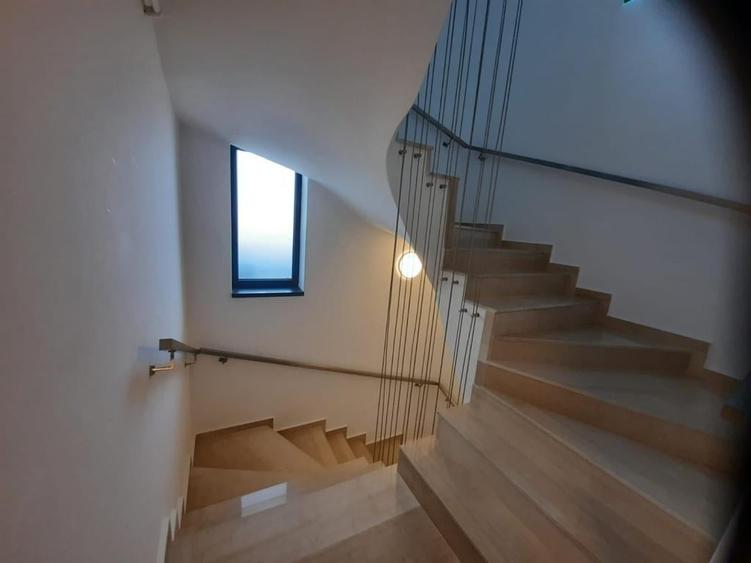 Apartament cu 3 camere decomandat în Calea Dumbrăvii