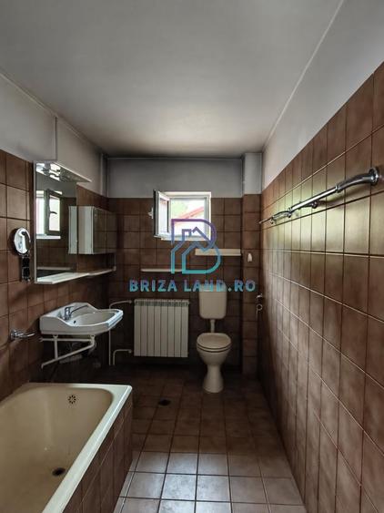 Casă individuală cu 6 camere cu Canalizare în Bucureștii Noi