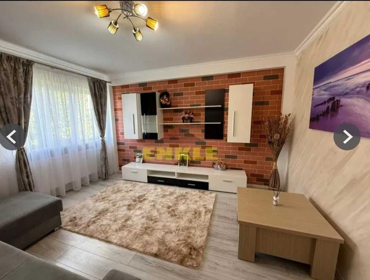 Apartament cu 3 camere semidecomandat în Central