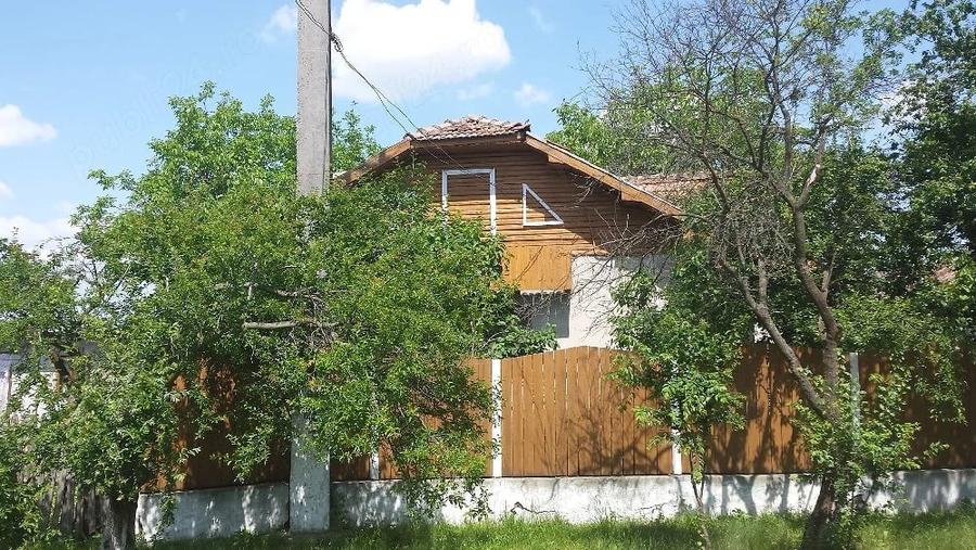 vanzare casa la curte - 8