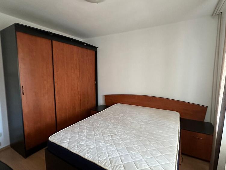 Apartament cu 3 camere decomandat, mobilat în Decebal