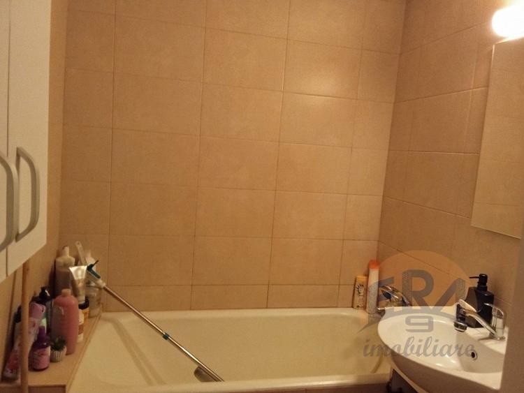 Apartament cu 2 camere decomandat în Valenta