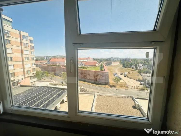 Apartament cu 4 camere decomandat, mobilat în Centru Civic