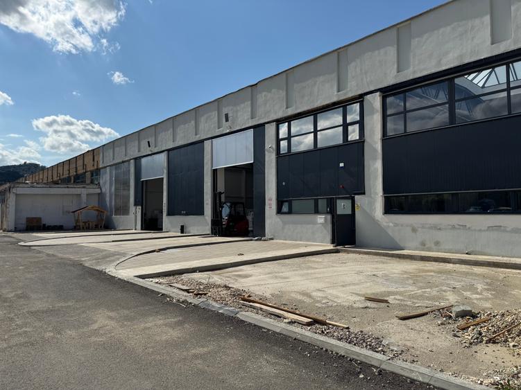 Spațiu industrial, de 2,600 mp, în Astra