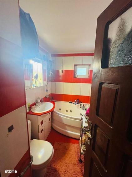 Apartament cu 4 camere semidecomandat în Nufărul