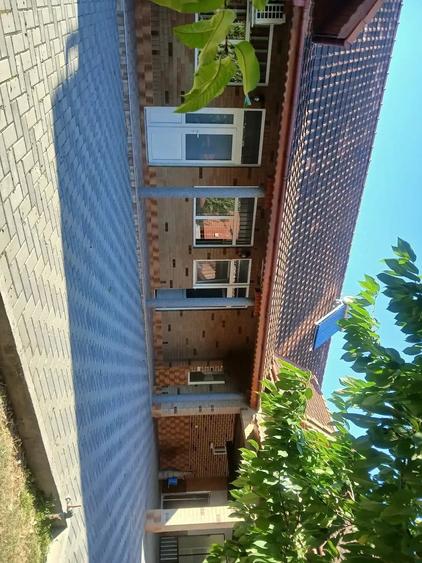 Casă cu 4 camere cu Teren 800 Mp în Uivar