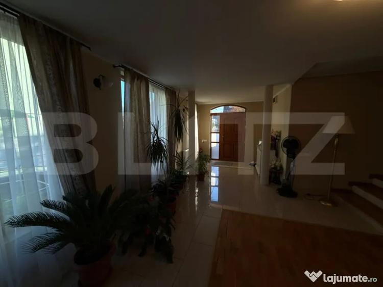 Casă cu 7 camere cu Teren 776 Mp în Păulești