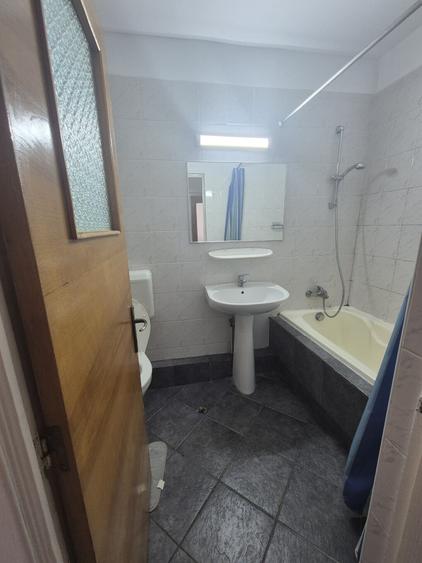 Garsonieră decomandată, mobilată în P-ța Alba Iulia