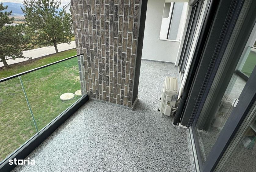 Apartament cu 3 camere decomandat în Cristian