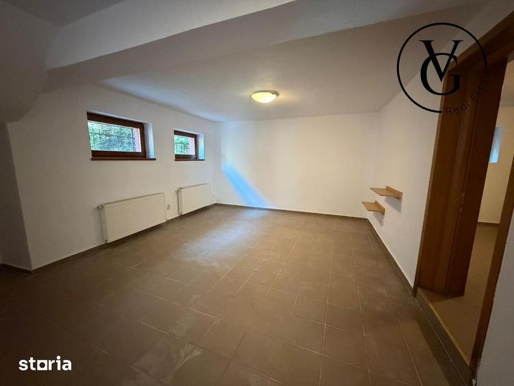 Casă cu 6 camere cu Teren 250 Mp în Tei