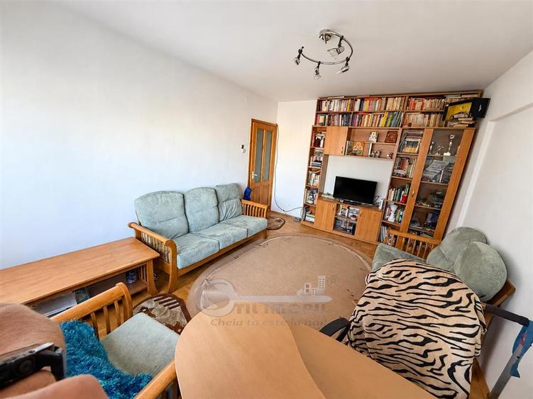 Apartament cu 3 camere decomandat, mobilat în Socola