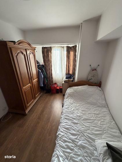 Apartament cu 5 camere decomandat în Decebal