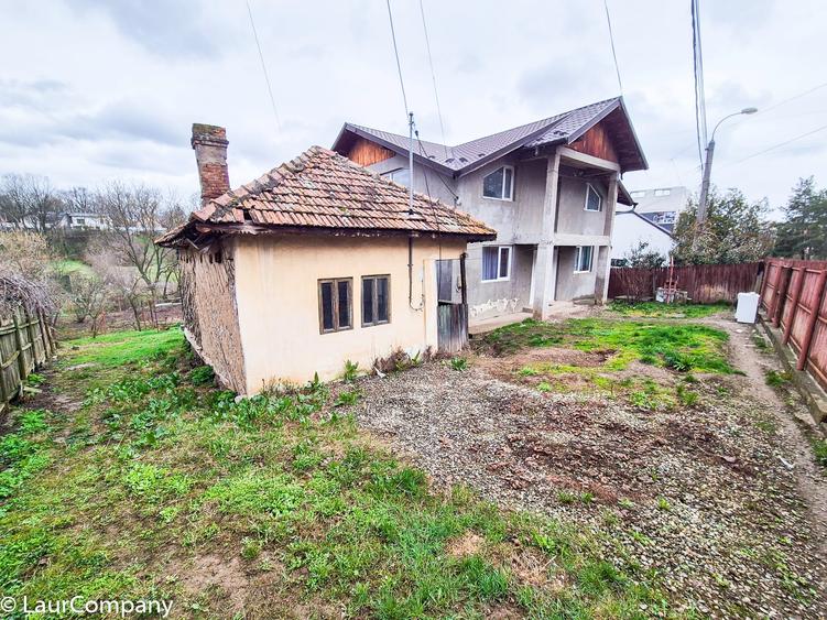 Casă individuală cu 10 camere cu Canalizare în Găvana