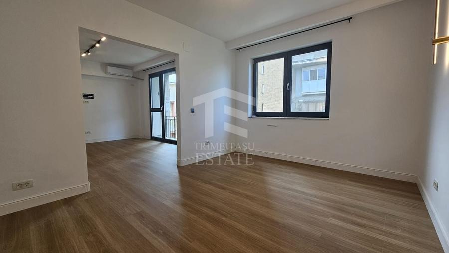 Apartament cu 3 camere semidecomandat, mobilat în Ultracentral