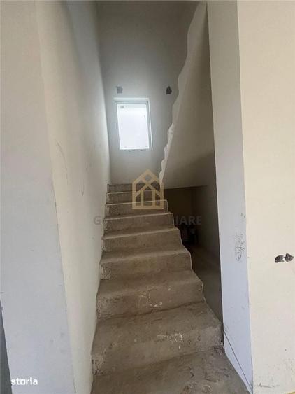 Casă cu 4 camere în Săsar