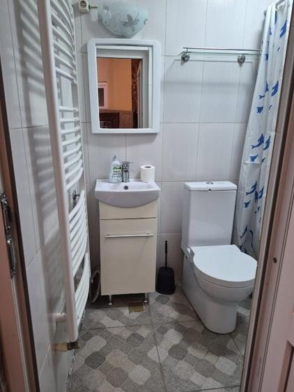 Casă cu 3 camere cu Canalizare în Central
