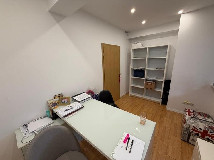 Apartament cu 3 camere semidecomandat în Dorobanți
