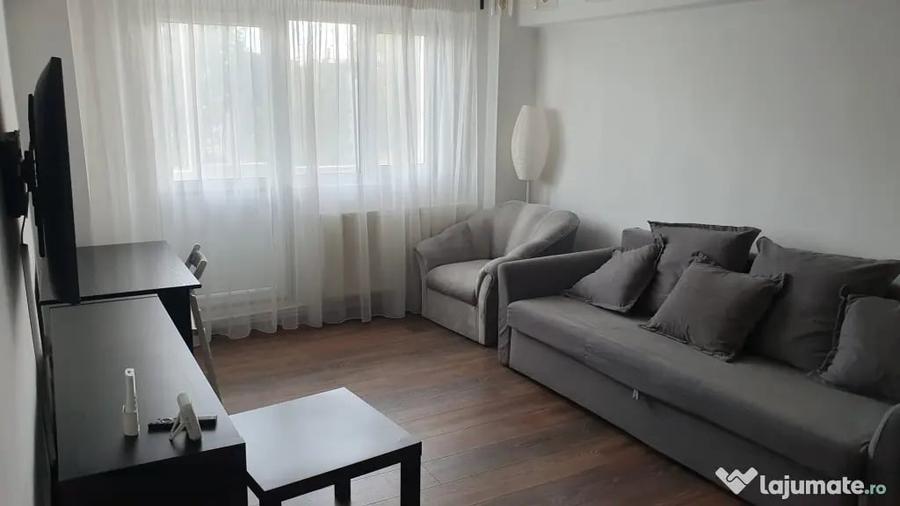 Apartament cu 3 camere semidecomandat în Central