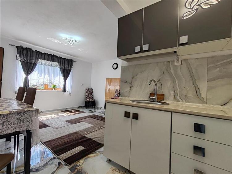 Casă individuală cu 2 camere cu Canalizare în Zizin