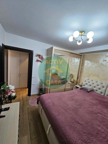 Apartament cu 4 camere decomandat în Est