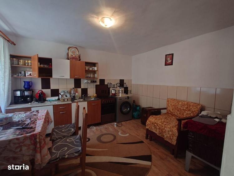 Casă cu 4 camere decomandat în Blăjeni