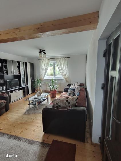 Casă cu 5 camere cu Teren 425 Mp în Sadu