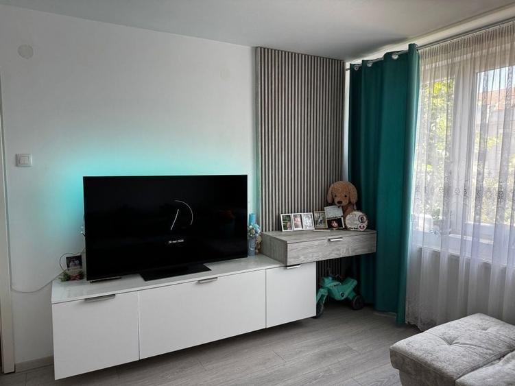 Apartament cu 3 camere decomandat în Cantemir