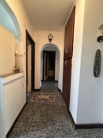 Apartament cu 4 camere decomandat în Dacia