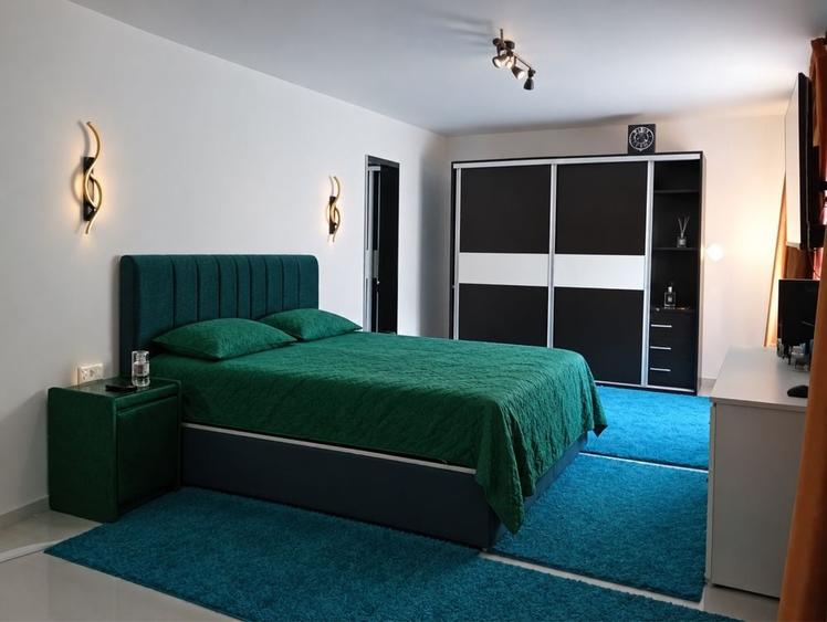Casă cu 4 camere decomandat în Central