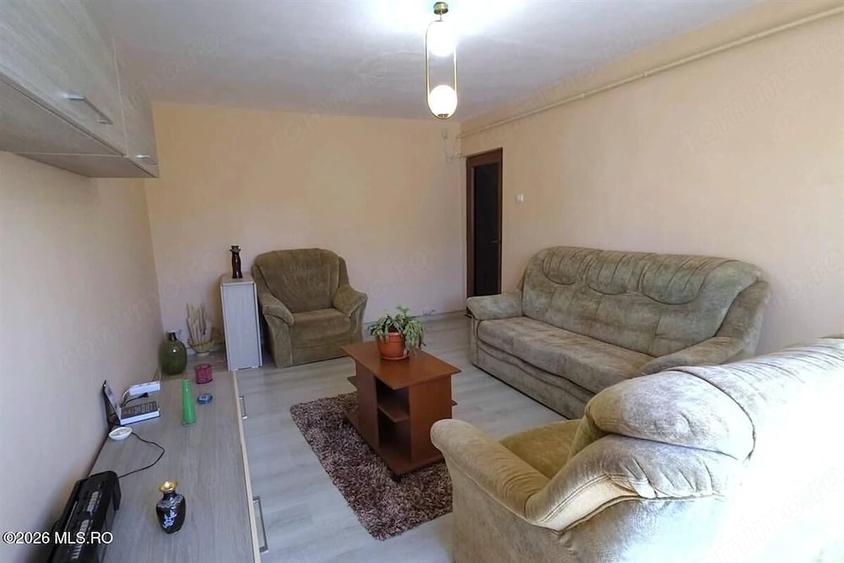 Apartament cu 2 camere decomandat în Far