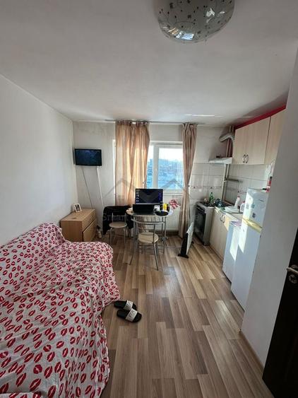 Apartament cu 2 camere decomandat în Podu Roș