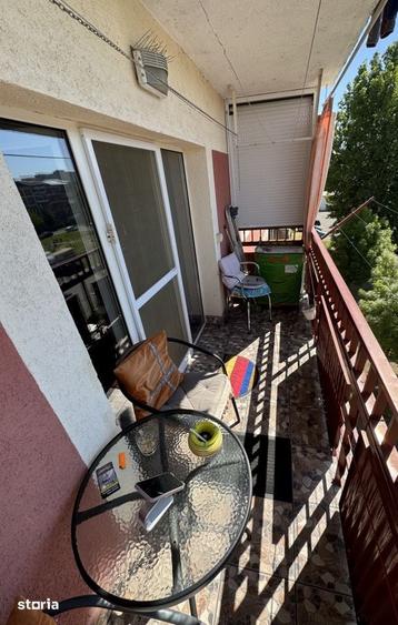 Apartament cu 4 camere decomandat în Micro 16