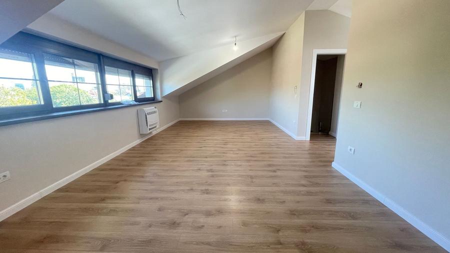 Duplex cu 6 camere cu Canalizare în Mehala