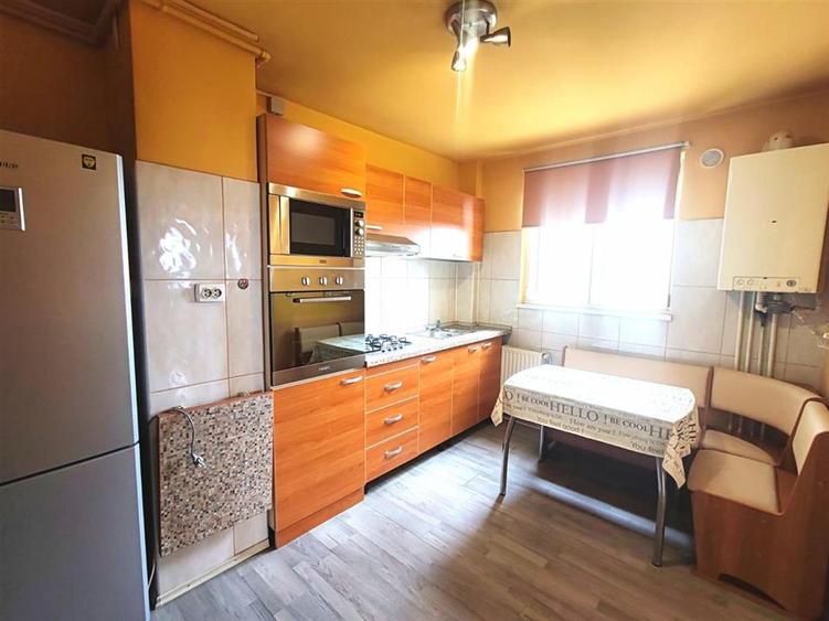 Apartament cu 3 camere circular, mobilat în Astra