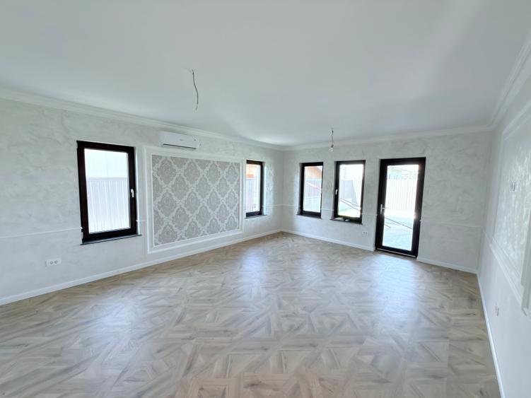 Casă individuală cu 5 camere cu Teren 500 Mp în Central