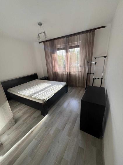 Apartament cu 2 camere decomandat în Tractorul