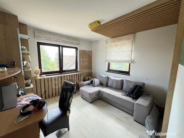 Casă cu 8 camere cu Teren 1100 Mp în Central
