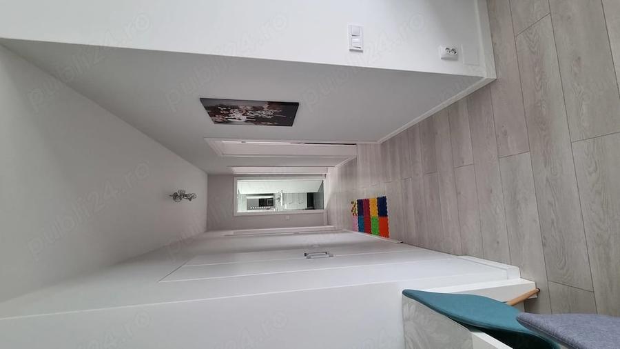 Apartament cu 3 camere decomandat în Florești