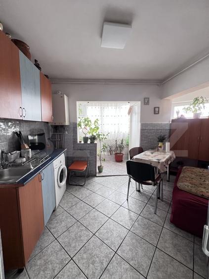 Apartament cu 3 camere decomandat, mobilat în Est