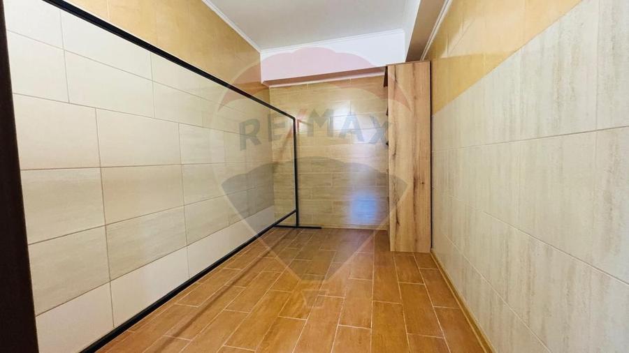 Apartament cu 4 camere decomandat, mobilat în Lazu