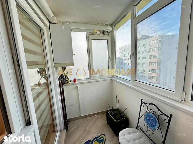 Apartament cu 4 camere, mobilat în Tei