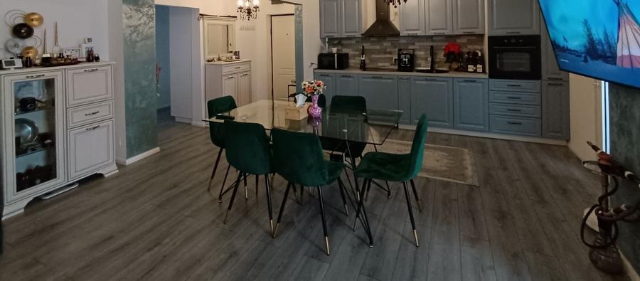 Apartament cu 4 camere decomandat în Nicolae Titulescu