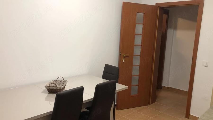 Apartament cu 3 camere semidecomandat în Central