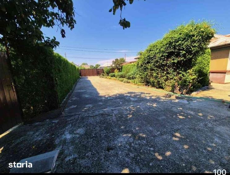 Casă cu 10 camere cu Teren 2529 Mp în Bolintin-Deal