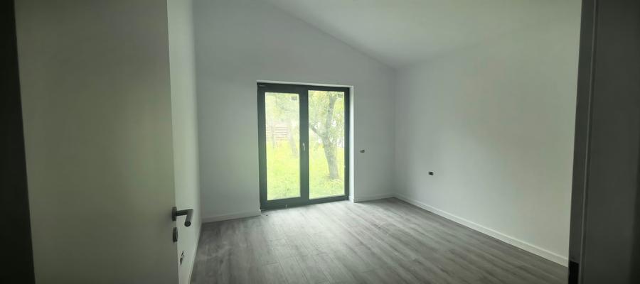 Casă individuală cu 4 camere cu Teren 1017 Mp în Central