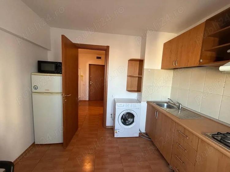 Garsonieră decomandată în Calea Călărașilor
