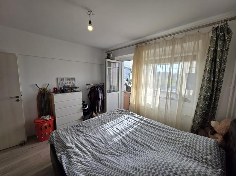 Apartament cu 3 camere decomandat, mobilat în Drumul Taberei