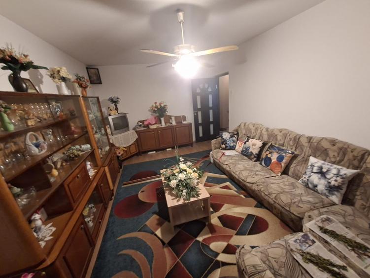 Apartament cu 3 camere decomandat, zona Frumoasa - 1