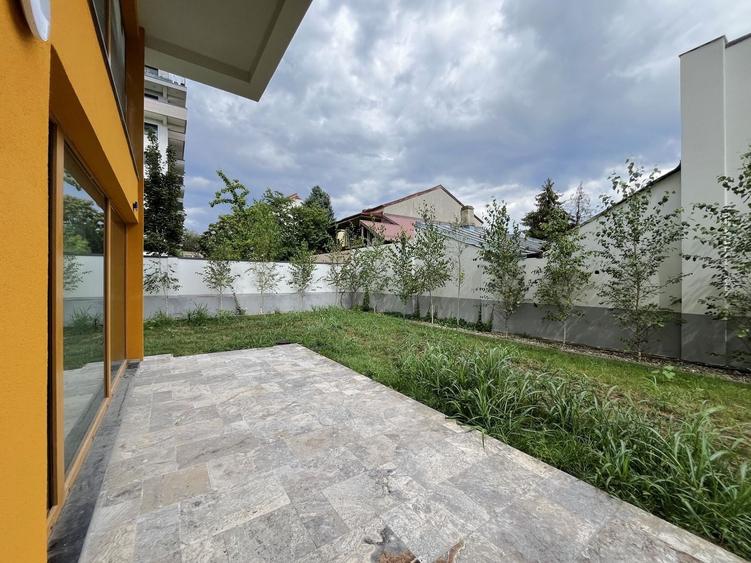 Apartament cu 3 camere decomandat în Domenii